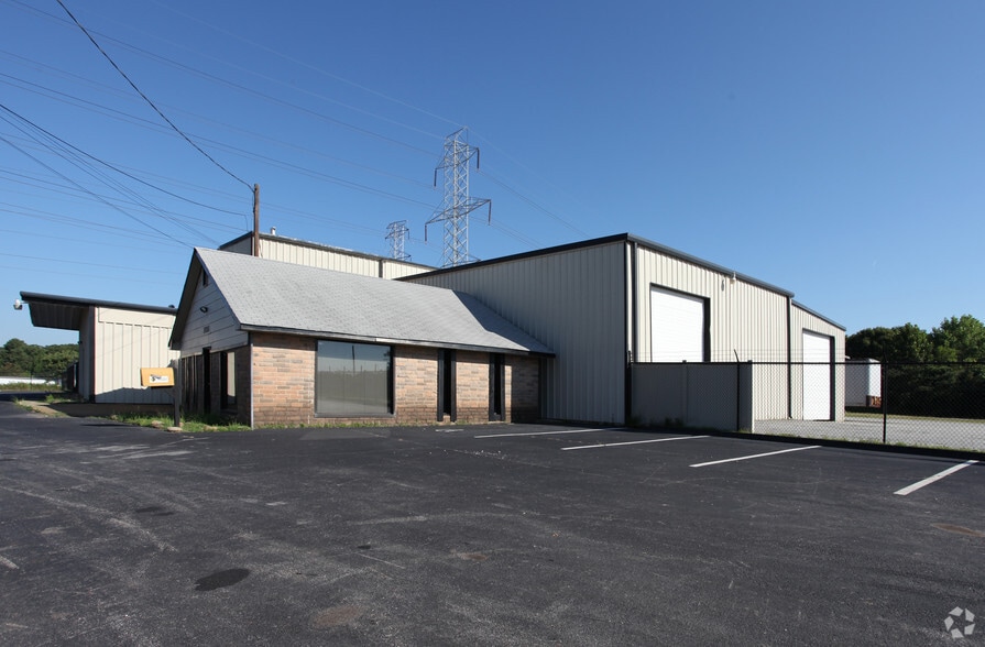 1786 Forest Pky, Lake City, GA for lease - Primary Photo - Image 1 of 7