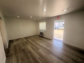 2696 NW 31st Ave, Lauderdale Lakes, FL for lease Interior Photo- Image 2 of 6