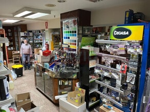 Commerce de détail dans Sant Cugat del Vallès, Barcelona à louer Photo intérieure- Image 2 de 3