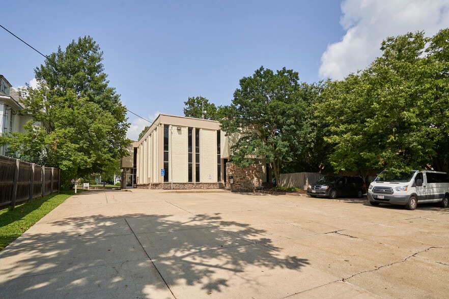 682 W Market St, Akron, OH à vendre - Photo du bâtiment - Image 2 de 15