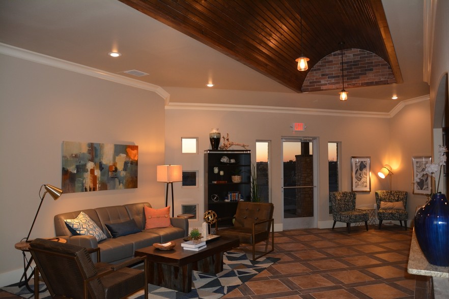 13037 Quaker Ave, Lubbock, TX for lease - Lobby - Image 3 of 13