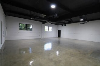 2124-2134 Floyd St, Burbank, CA for lease Interior Photo- Image 2 of 12