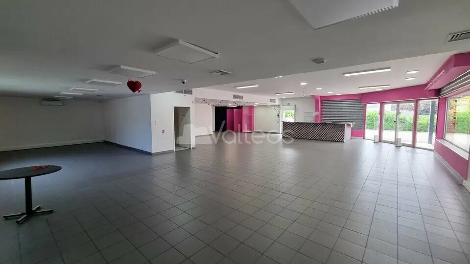 Retail in Saint-Orens-de-Gameville for lease - Interior Photo - Image 2 of 7