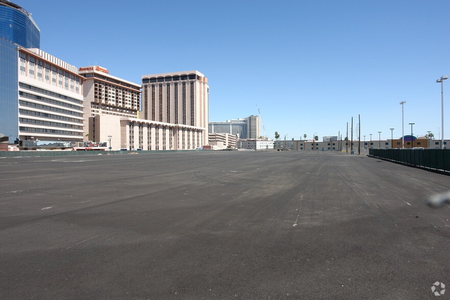 2955 S Las Vegas Blvd, Las Vegas, NV for lease - Primary Photo - Image 1 of 4