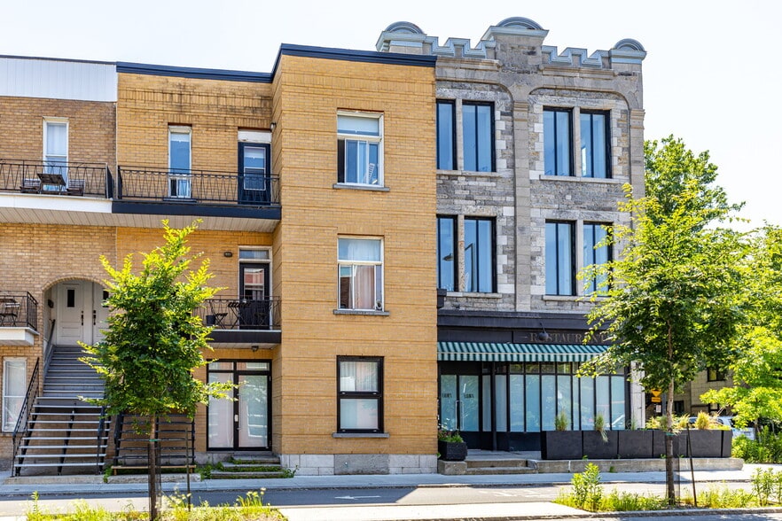 250 Av Des Pins E, Montréal, QC à louer - Photo du bâtiment - Image 2 de 14