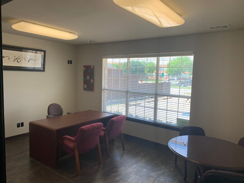 2920 Inwood Rd, Dallas, TX à louer - Photo intérieure - Image 2 de 11