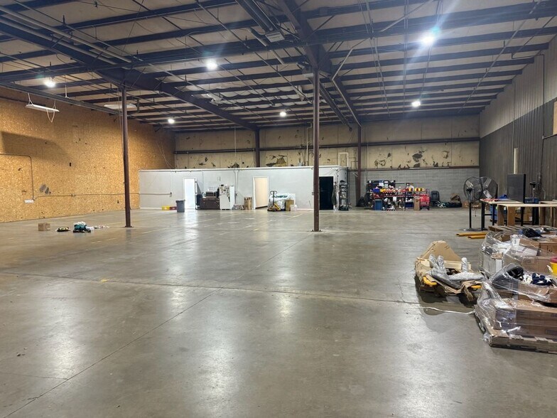 2516 Industrial Park Dr, Goshen, IN à louer - Photo du bâtiment - Image 2 de 4