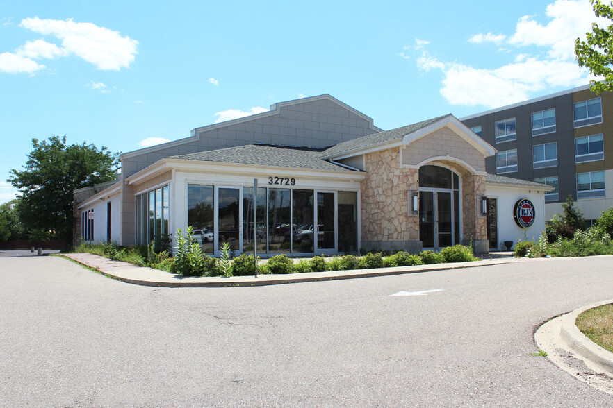 32729 Northwestern Hwy, Farmington Hills, MI for lease - Building Photo - Image 1 of 5