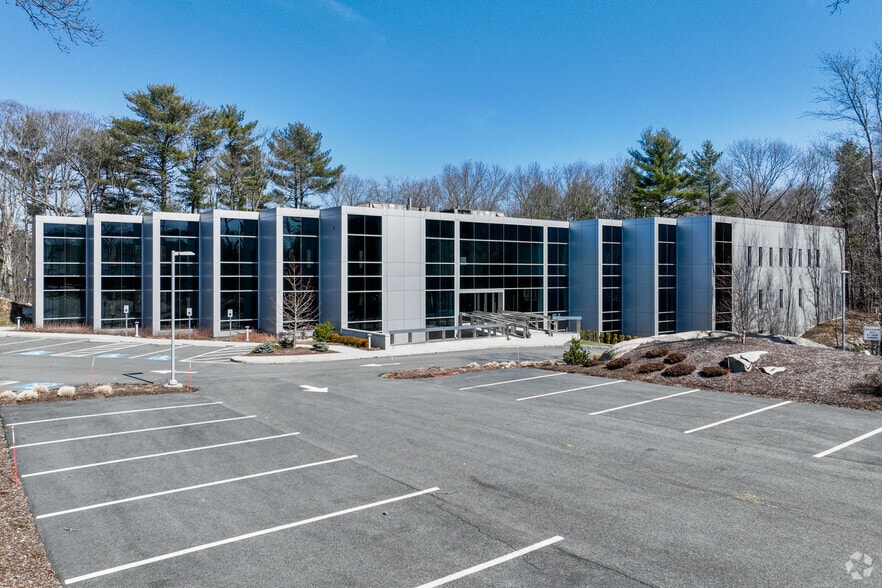 4 Pond Park Rd, Hingham, MA à louer - Photo du bâtiment - Image 2 de 13