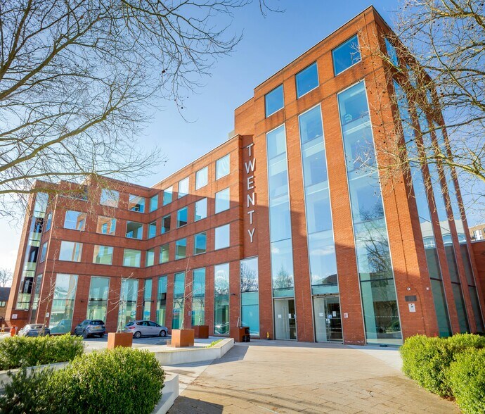 20 Kingston Rd, Staines à louer - Photo du bâtiment - Image 2 de 23