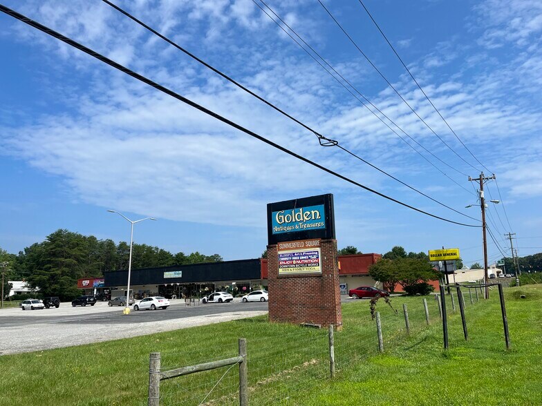 4535-4539 N Us Highway 220, Summerfield, NC à louer - Photo du bâtiment - Image 3 de 3
