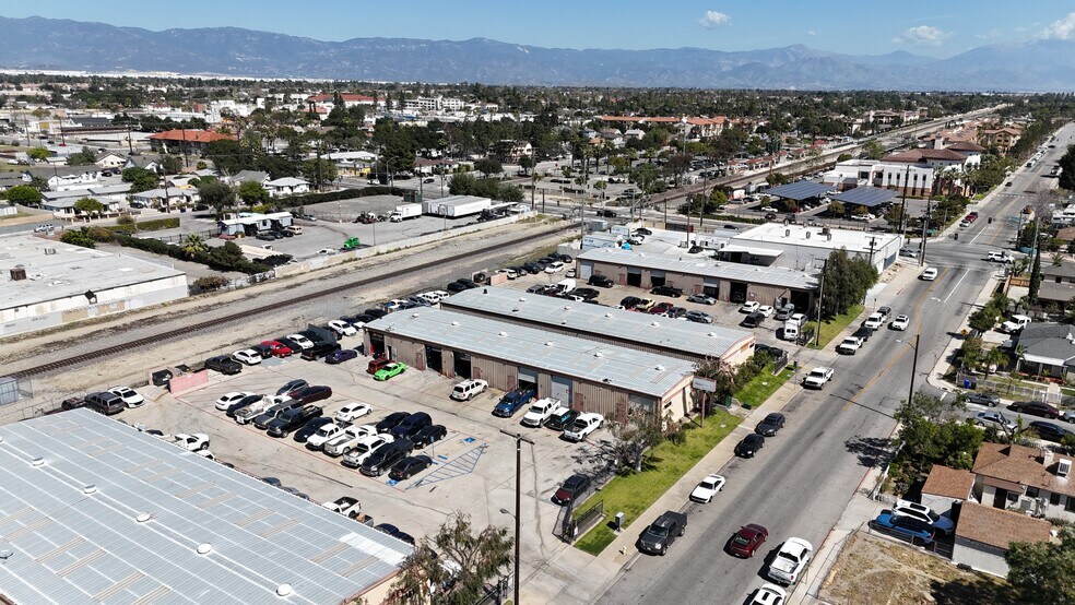 16510-16522 Ceres Ave, Fontana, CA à louer - Photo du bâtiment - Image 3 de 5