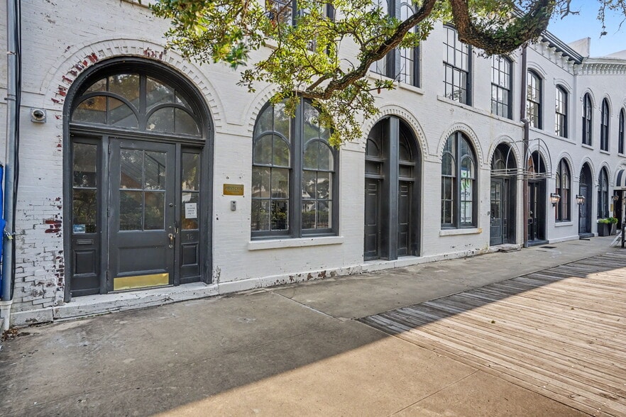 12 E Bay St, Savannah, GA for lease - Building Photo - Image 3 of 23