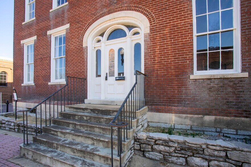 706 N Main St, Columbia, TN à vendre - Photo du bâtiment - Image 2 de 44