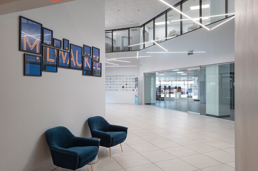 790 N Milwaukee St, Milwaukee, WI à louer - Photo du bâtiment - Image 3 de 15