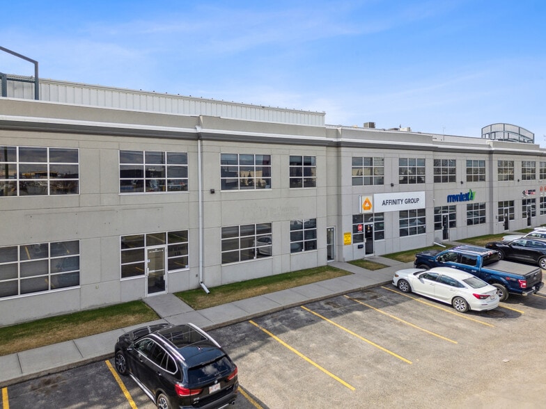 4511 Glenmore Trl SE, Calgary, AB à vendre - Photo principale - Image 2 de 15