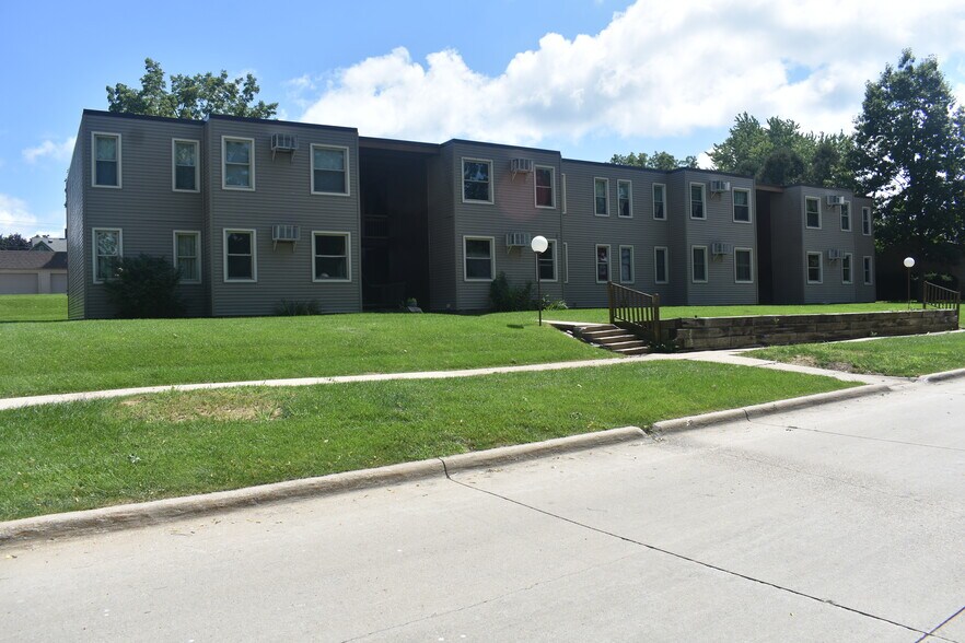 405 N Davis St, Anamosa, IA à vendre - Photo du bâtiment - Image 1 de 15