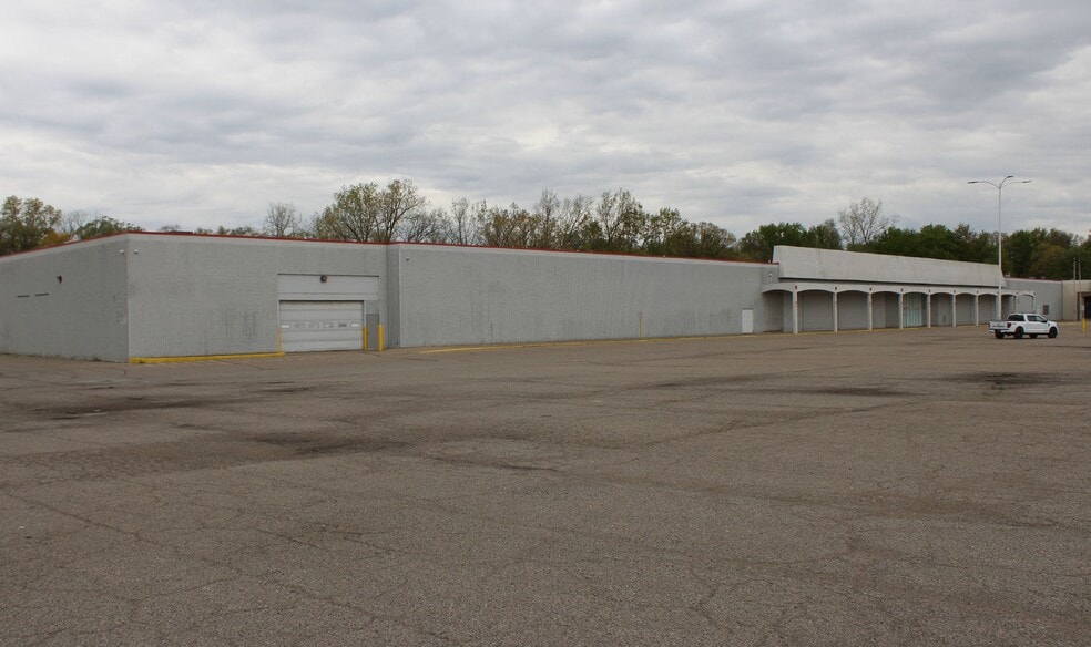 7601-7651 23 Mile Rd, Utica, MI for sale - Building Photo - Image 3 of 6