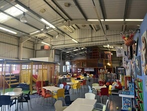 3 Arisdale Av, South Ockendon for lease Interior Photo- Image 2 of 5