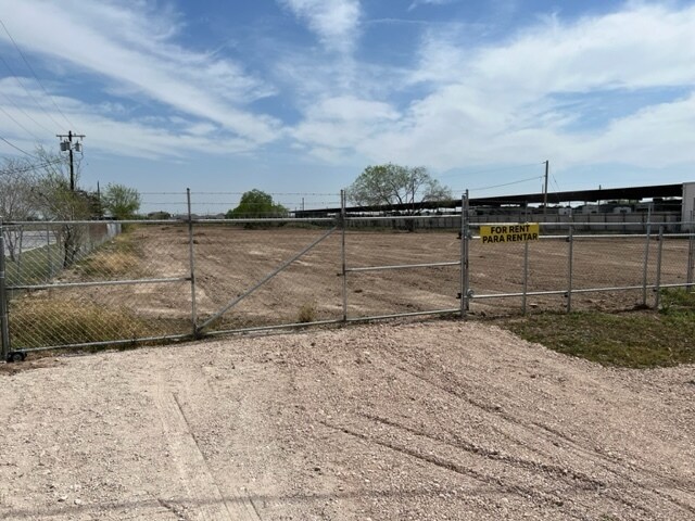 1710 N Closner Blvd, Edinburg, TX à louer - Photo du bâtiment - Image 3 de 27
