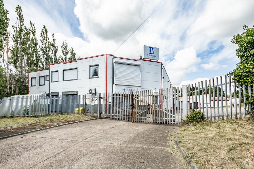 13 Queensway, Wrexham for lease - Primary Photo - Image 1 of 17