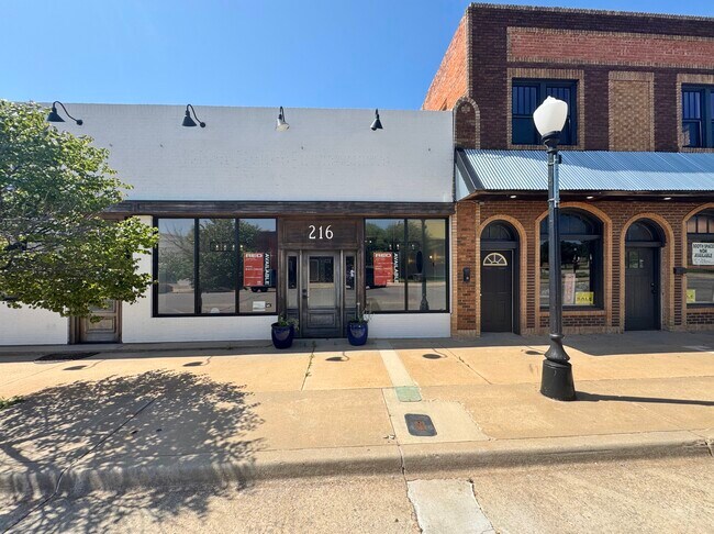 More details for 216 W Broadway Ave, Elk City, OK - Office/Retail for Lease
