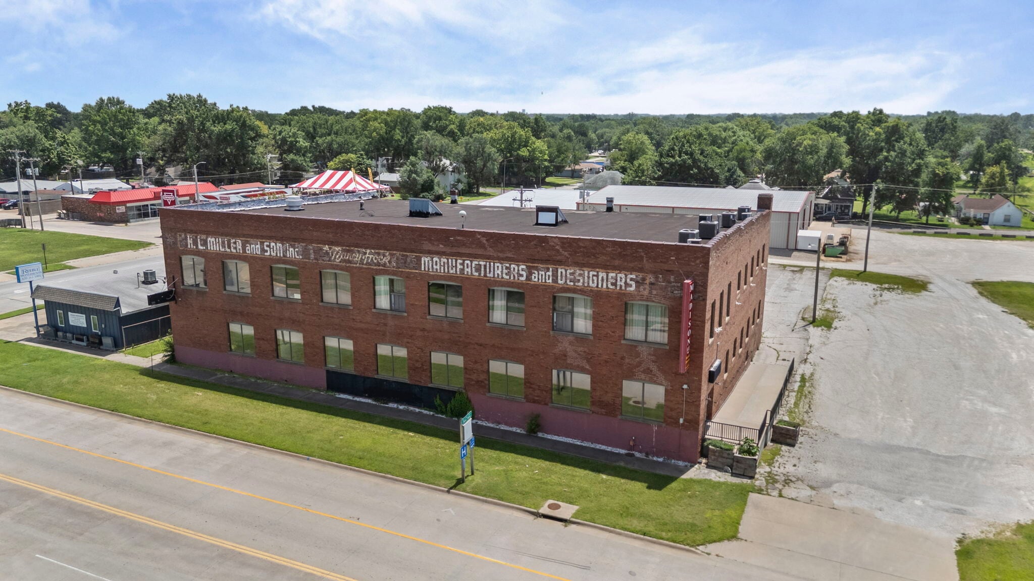 415 W Madison Ave, Iola, KS for sale Building Photo- Image 1 of 85