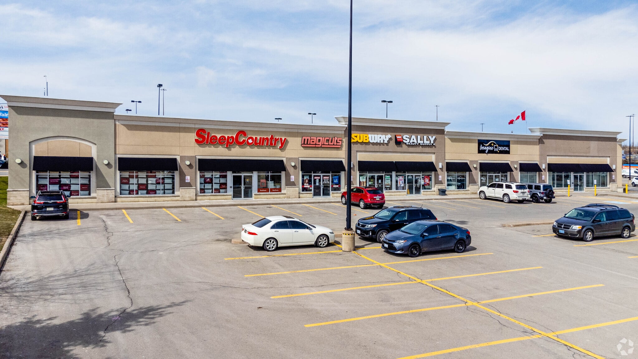 7481 Oakwood Dr, Niagara Falls, ON for sale Primary Photo- Image 1 of 1