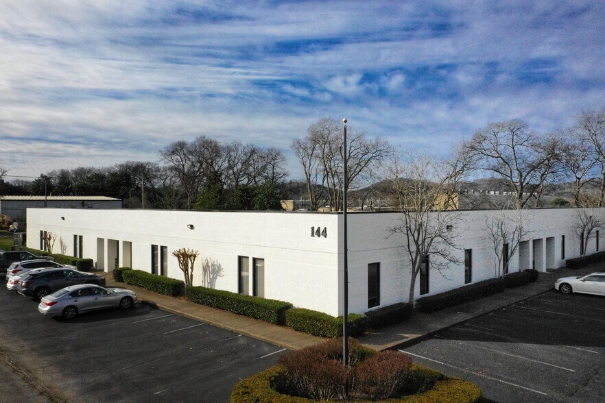 144 Southeast Pky, Franklin, TN à louer - Photo du bâtiment - Image 3 de 6