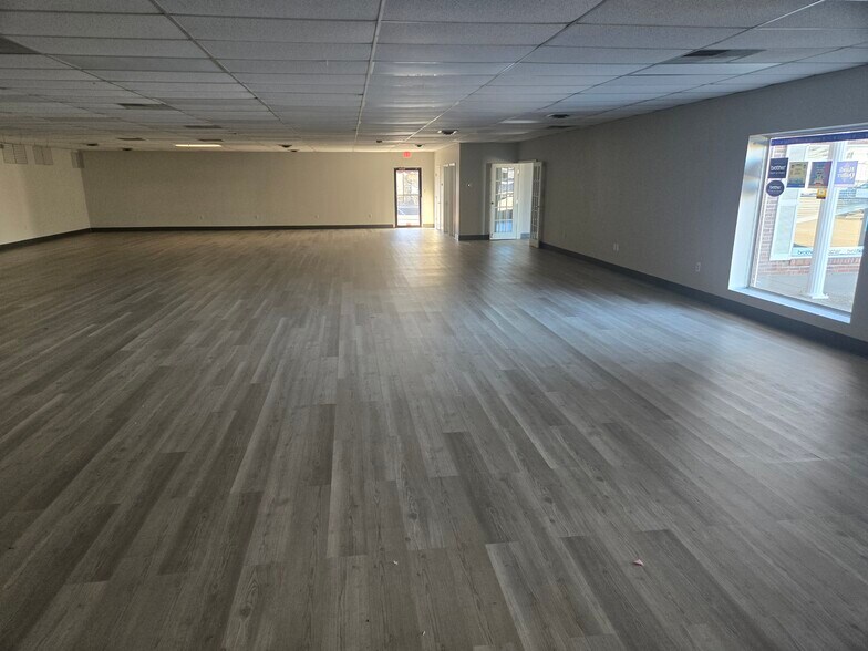 4631-4671 Bayard Park Dr, Evansville, IN à louer - Photo du bâtiment - Image 2 de 6