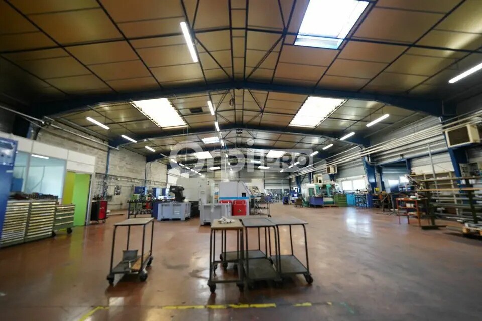 Office in Miribel for lease Primary Photo- Image 1 of 13