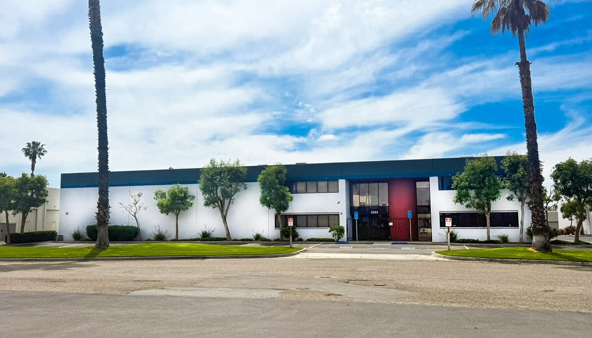 3263 Trade Center Dr, Riverside, CA à vendre Photo du bâtiment- Image 1 de 1