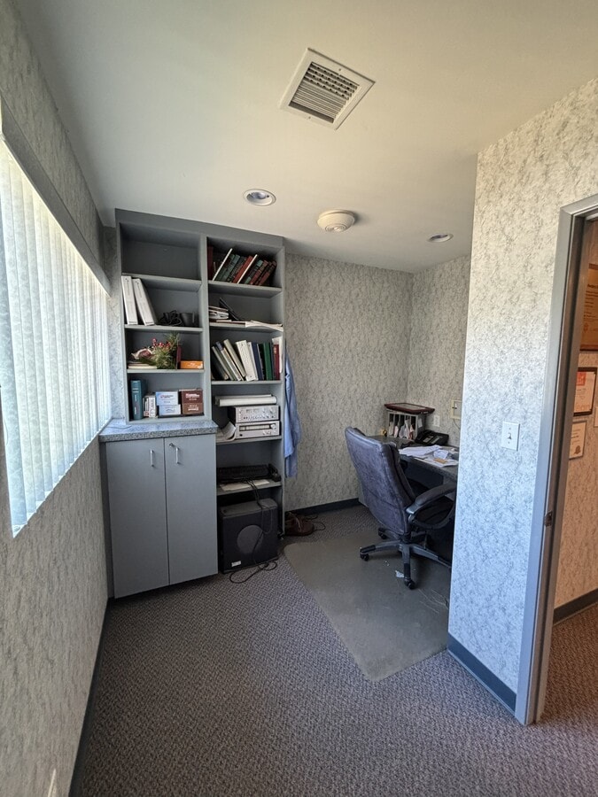 1975 Royal Ave, Simi Valley, CA 93065 - Unité 5 - - Photo intérieure - Image 2 of 11