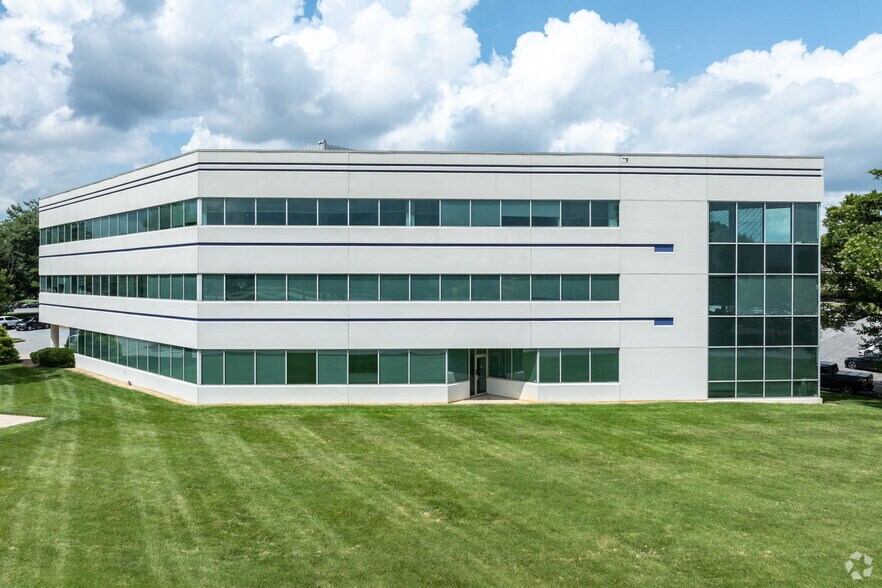 6851 Oak Hall Ln, Columbia, MD à louer - Photo du bâtiment - Image 2 de 5