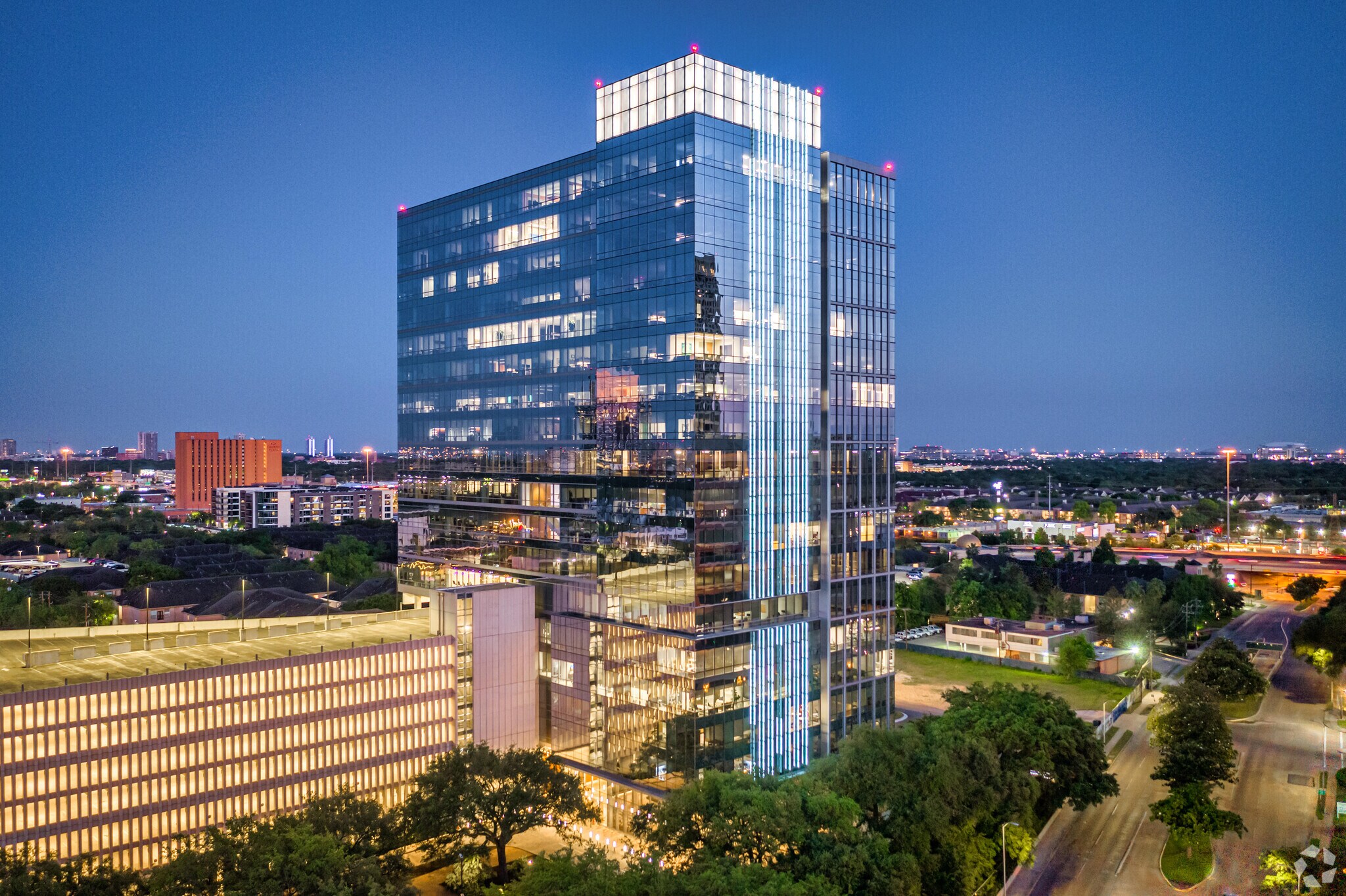 3737 Buffalo Speedway Ave, Houston, TX à louer Photo du bâtiment- Image 1 de 15