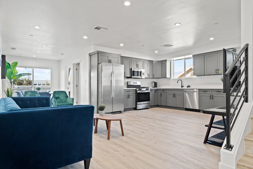 310 S Breed St, Los Angeles, CA à vendre - Photo du bâtiment - Image 2 de 33
