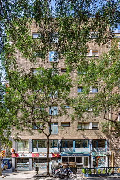 Carrer de Calvet, 27, Barcelone, Barcelona à louer - Photo du bâtiment - Image 3 de 3