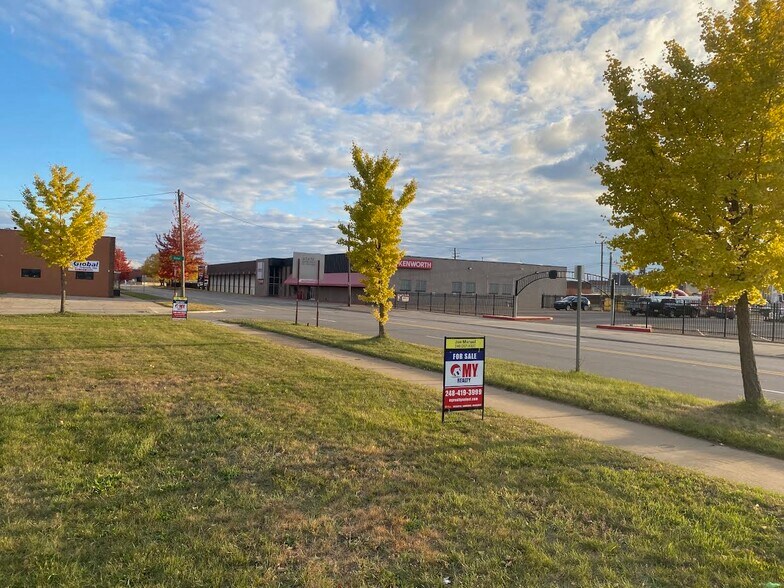 3200 Wyoming ave, Dearborn, MI for sale - Primary Photo - Image 1 of 5