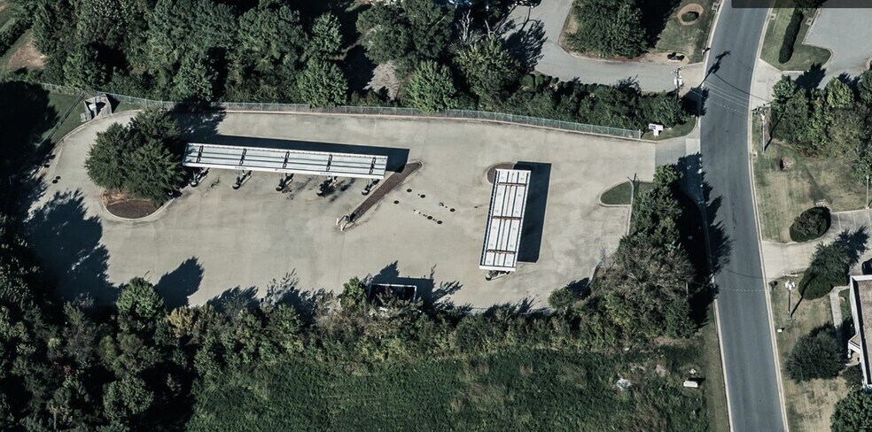 Quarles Fleet Fueling - 3 Unit Portfolio portefeuille de 3 propriétés à vendre sur LoopNet.ca - Photo du bâtiment - Image 3 de 3