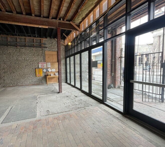 232 Front St, Belleville, ON à vendre - Photo du bâtiment - Image 3 de 16