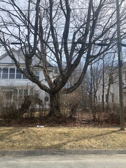 24 Glenwood Ave, Pittsfield, MA à vendre - Photo du bâtiment - Image 2 de 9