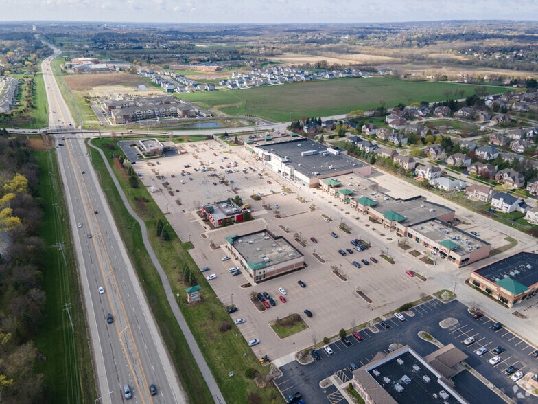 588-628 Randall Rd, South Elgin, IL for lease - Aerial - Image 2 of 12