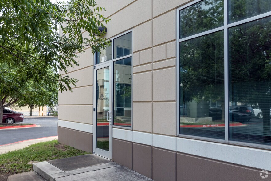 2300 Greenhill Dr, Round Rock, TX à louer - Photo du bâtiment - Image 3 de 3