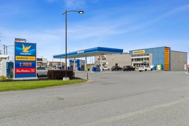 Plus de détails pour 265 Rue De L'industrie, Beloeil, QC - Commerce de détail à vendre