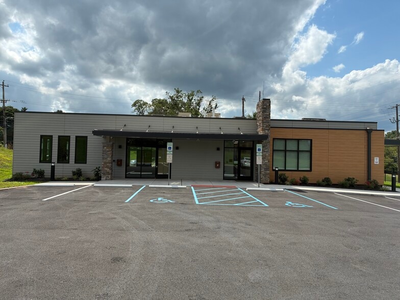 803 W Main St, Collegeville, PA for lease - Building Photo - Image 3 of 8