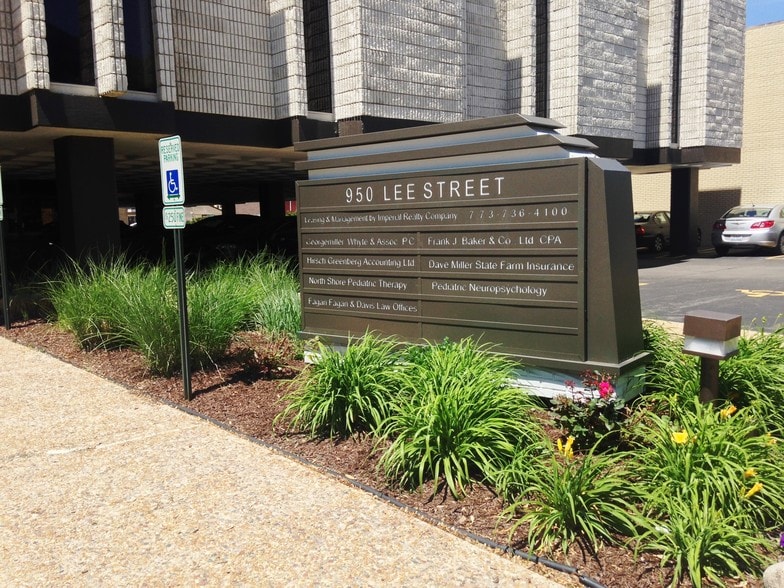950 Lee St, Des Plaines, IL à louer - Photo du bâtiment - Image 2 de 7