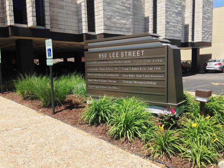 950 Lee St, Des Plaines, IL à louer - Photo du bâtiment - Image 2 de 7