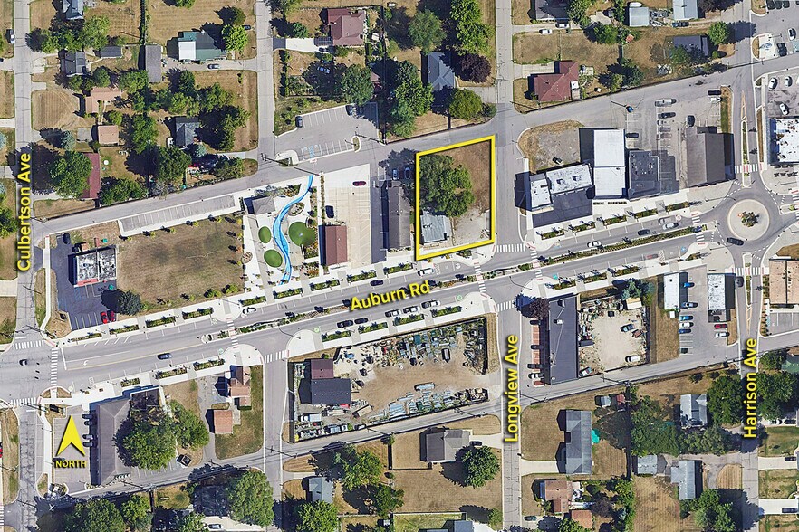 1629 Auburn Rd, Rochester Hills, MI à vendre - Photo principale - Image 1 de 3