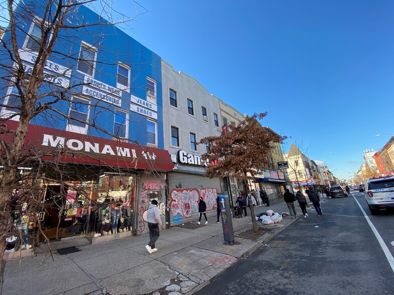 370 Knickerbocker Ave, Brooklyn, NY for lease - Building Photo - Image 2 of 23