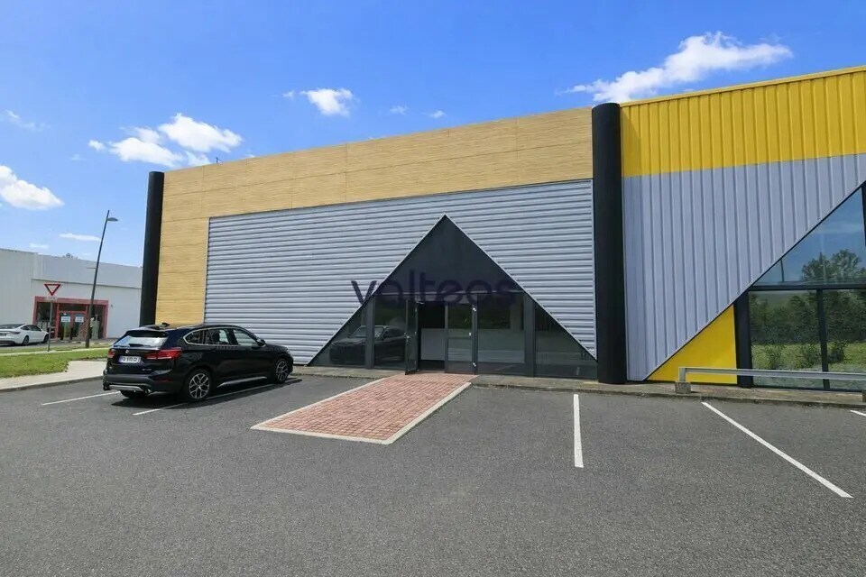 Retail in Portet-sur-Garonne for lease Building Photo- Image 1 of 8